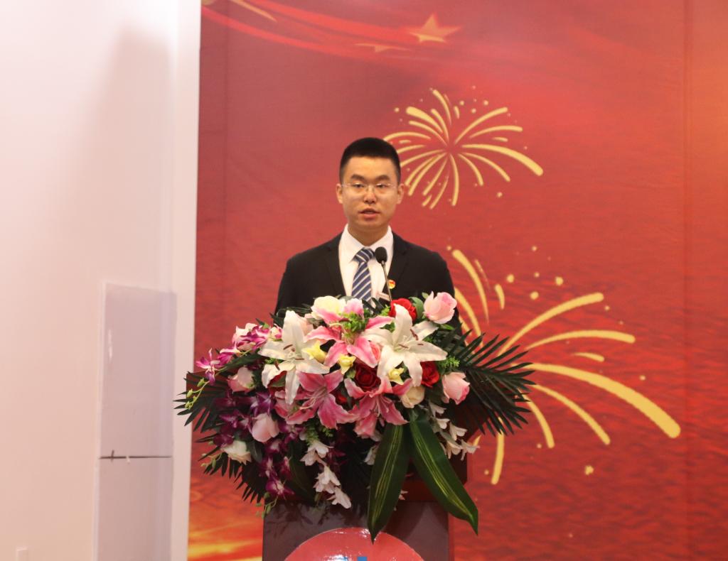 开拓创新"的机电院风,做到吃苦耐劳,坚忍不拔,甘于奉献,勇承时代重载